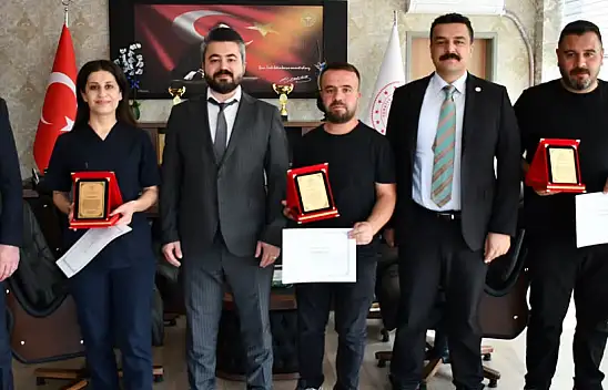 Ağrı'da gezici kanser tarama ekibinin başarısı plaketle taçlandı
