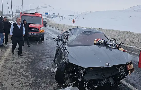 Ağrı'da havalimanı yolunda korkutan kaza