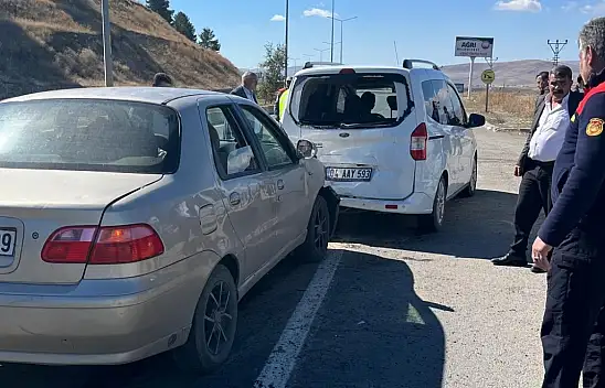 Ağrı'da havalimanı yolunda zincirleme kaza: 5 yaralı