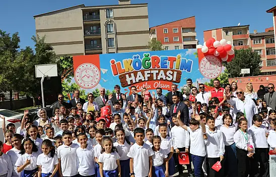 Ağrı'da İlköğretim Haftası coşkuyla kutlandı