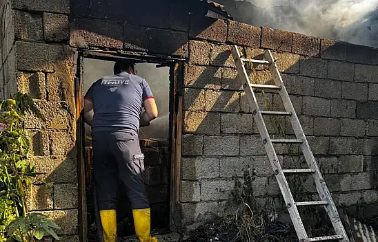 Ağrı'da kömürlük yangını paniğe neden oldu