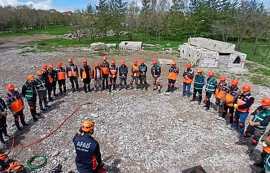Ağrı'da Nezir Derneği ekibine enkazda arama kurtarma eğitimi verildi