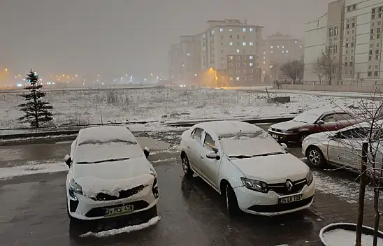 Ağrı'da nisan ortasında kar sürprizi