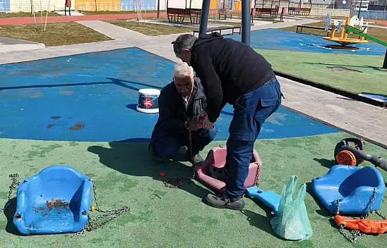 Ağrı'da park ve bahçelerde çalışmalar hızlandı