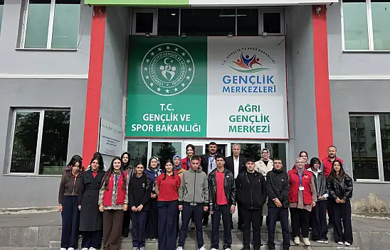 Ağrı'da Sağlık Lisesi öğrencileri Gençlik Merkezi ile tanıştı