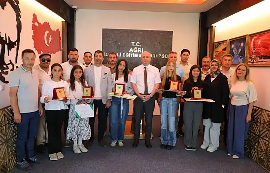 Ağrı'da 'Sağlıklı Nesil Sağlıklı Gelecek' yarışmasının kazananları ödüllerini aldı