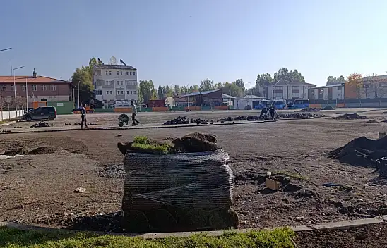 Ağrı'da  trafiğe nefes aldıracak 300 araçlık otoparkta sona gelindi
