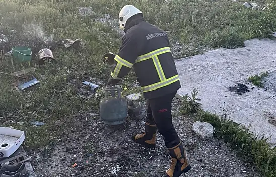 Ağrı'da tüpler patlamadan itfaiye yetişti