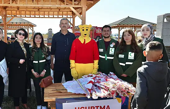 Ağrı'da Yeşilay gönüllülerinden çocuklara renkli etkinlik