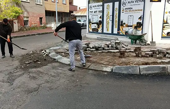 Ağrı'da yıpranan kaldırımlar yenileniyor