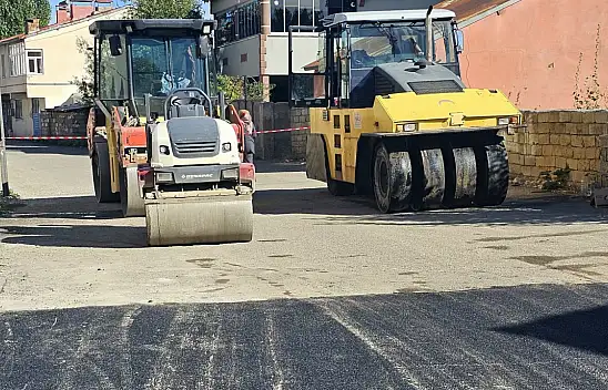 Ağrı'da yıpranan yollar asfaltla yenileniyor