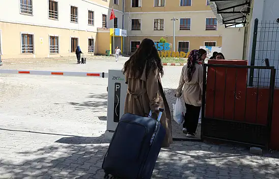 Ağrı'da yurt heyecanı başladı: Üniversiteliler yurtlara yerleşmeye başladı