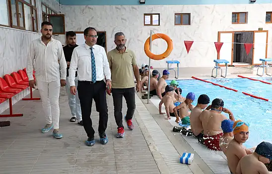 Ağrı'da 'Yüzme Bilmeyen Kalmasın' projesiyle geleceğin şampiyonları yetişiyor