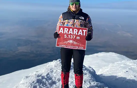 Ağrı Dağı'nda kar fırtınasına meydan okudular