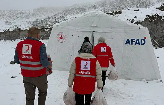 Ağrı Dağı'ndaki ekiplere Kızılay'dan kumanya desteği