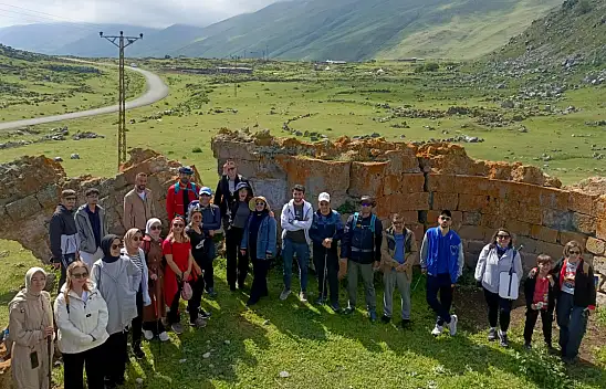 Ağrı Dağı'ndaki Rus Kışlası doğaseverlerin ilgisini çekiyor
