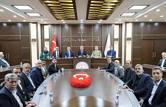 Ağrı'daki muhtarlar köylerindeki sorunları valiliğe iletti