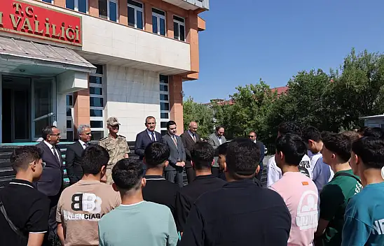 Ağrı'dan tarih ve kültür yolculuğuna ilk öğrenci kafilesi uğurlandı