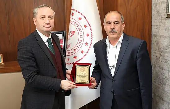 Ağrı eğitim camiasını yasa boğan ölüm! Asansör boşluğuna düşerek hayatını kaybetti
