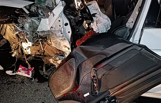 Ağrı-Eleşkirt yolunda can pazarı: korkunç kazada 4'ü ağır 6 yaralı