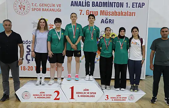 Ağrı erkek badminton takımı yarı finale yükseldi