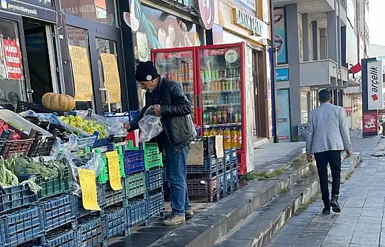 Ağrı esnafı her sabah aynı sorunla karşı karşıya