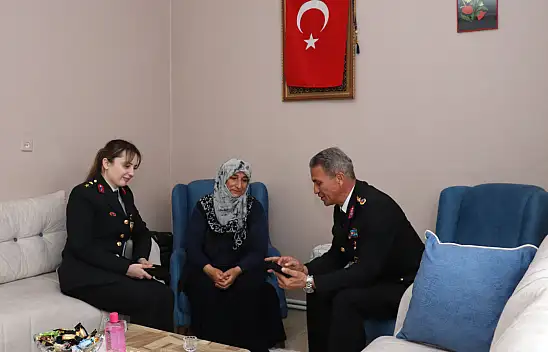 Ağrı İl Jandarma Komutanlığı'ndan şehit aileleri ve gazilere bayram ziyareti