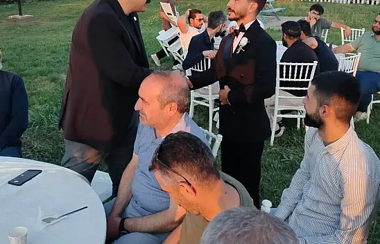 Ağrı İl Sağlık Müdürü Acu, sağlık çalışanının mutlu gününe ortak oldu