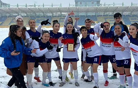 Ağrı kadın futbolunun başarılı ismi 100. maçına çıktı