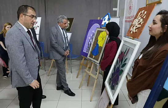 Ağrı Kız Öğrenci Yurdu'nda el emeği eserler sergilendi