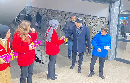 Ağrı Kızılay gönüllülerinden manevi geceye yakışır etkinlik