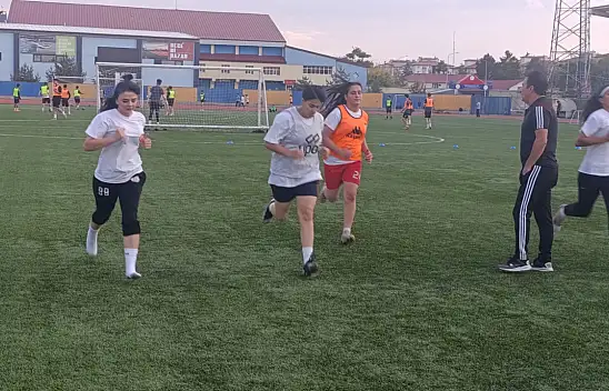 Ağrı'nın kadın futbolcuları 1. Lig için hazırlanıyor
