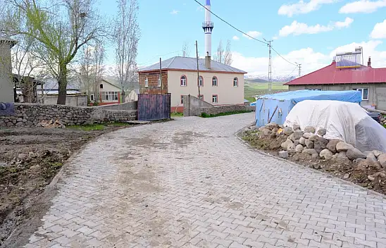 Ağrı'nın köyleri yeni yollarına kavuşuyor