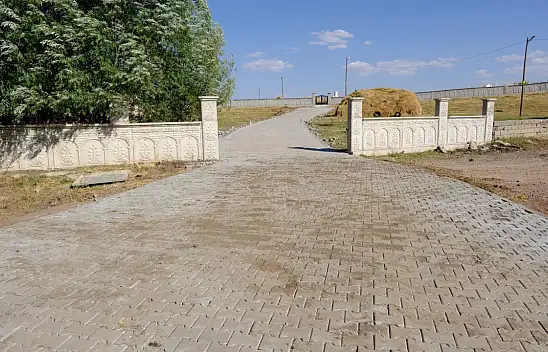 Ağrı'nın köylerinde parke çalışmaları devam ediyor