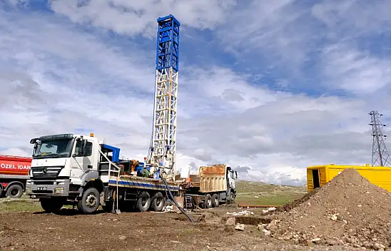 Ağrı OSB'de su arayışı sürüyor