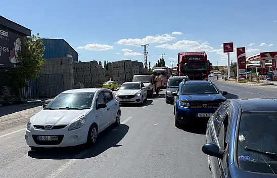 Ağrı şehir girişinde yol çalışmaları trafik akışını aksattı