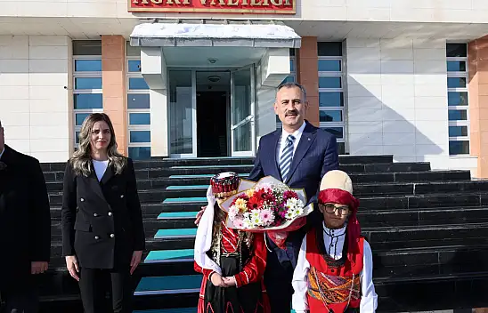 Ağrı Valisi Önder Bozkurt'tan çiçek yerine bağış çağrısı