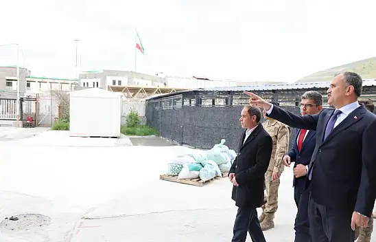 Ağrı Valisi Önder Bozkurt bayramda sınırın sıfır noktasına gitti