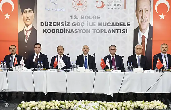 Ağrı Valisi Önder Bozkurt düzensiz göç toplantısına katıldı
