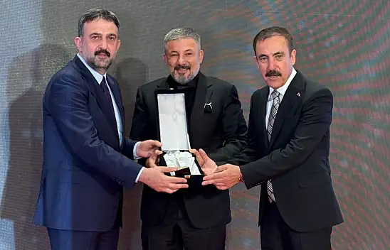 Ağrılı iş insanı Azad Medeni Kahraman'a 'Yılın İş İnsanı' ödülü