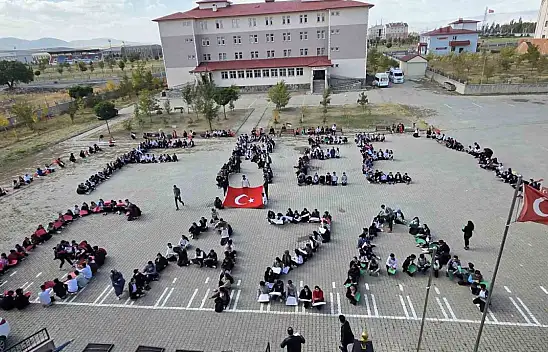 Ağrılı öğrenciler Gazze için tek yürek oldu