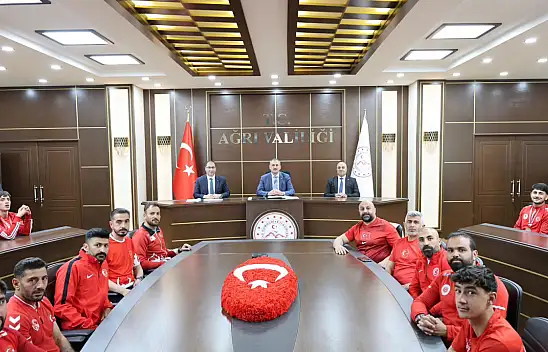 Ağrılı sporcuların başarısı Valilikte takdir topladı