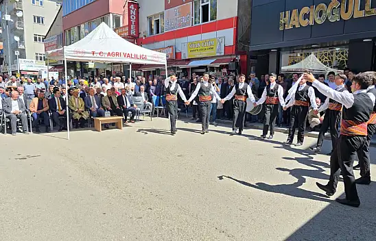 Ahilik geleneği Ağrı'da sokağa taşındı! Esnaf ve vatandaş aynı sofrada buluştu