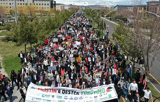 AİÇÜ'de 'Filistin'e destek yürüyüşü' düzenlendi