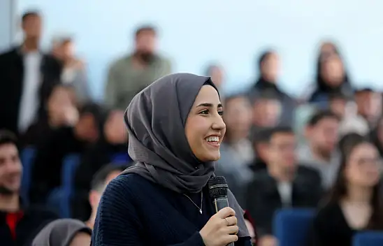 AİÇÜ'de öğrenciler söz aldı Rektör Gülçin dinledi