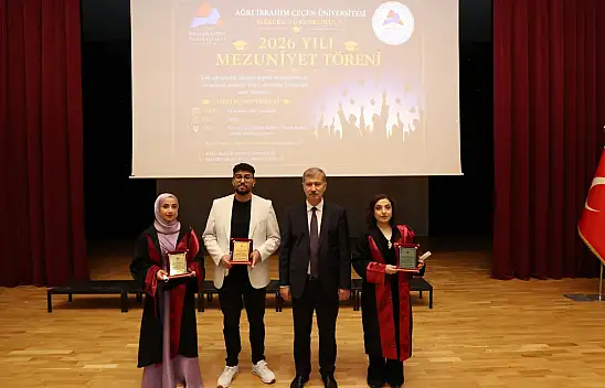 AİÇÜ Meslek Yüksekokulu öğrencileri mezuniyet sevinci yaşadı