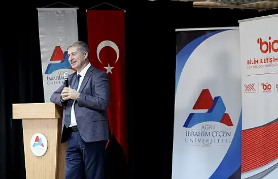 AİÇÜ Rektörü Gülçin'den yapay zekâ uyarısı: İnsan mı yönetecek, teknoloji mi?