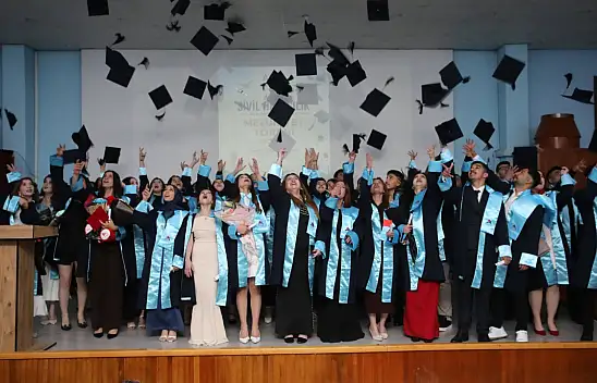 AİÇÜ Sivil Havacılık Meslek Yüksekokulu'nda mezuniyet coşkusu yaşandı