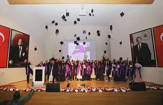 AİÇÜ Spor Bilimleri Fakültesi'nde mezuniyet heyecanı