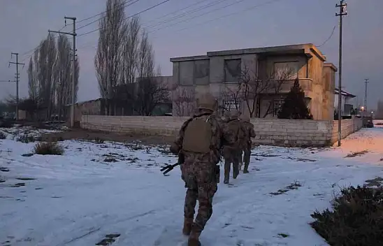 Aylar süren takip sonrası Iğdır'da uyuşturucu şebekesine baskın
